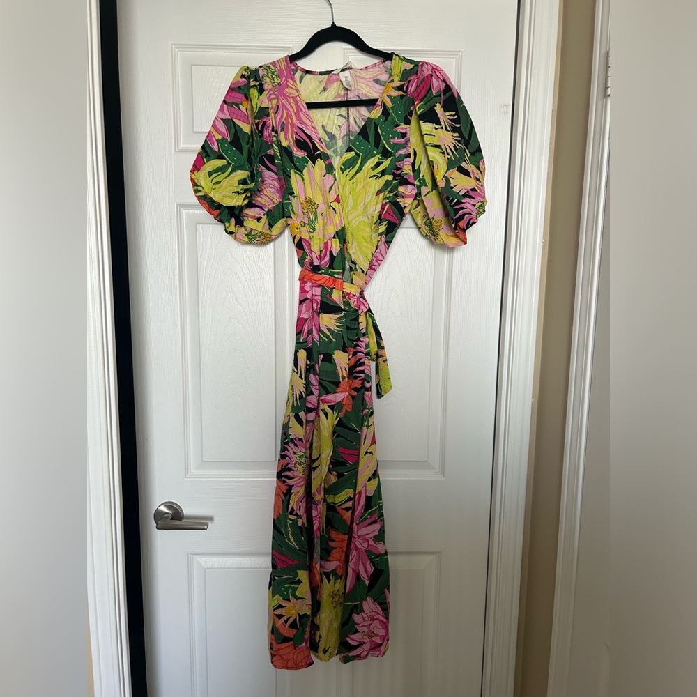 H&M floral wrap dress with bubble sleeves size medium